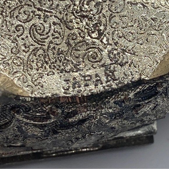 Vintage Metal Trinket Box Made in Japan Red Fabric Lining Hinged Top - Picture 3 of 8